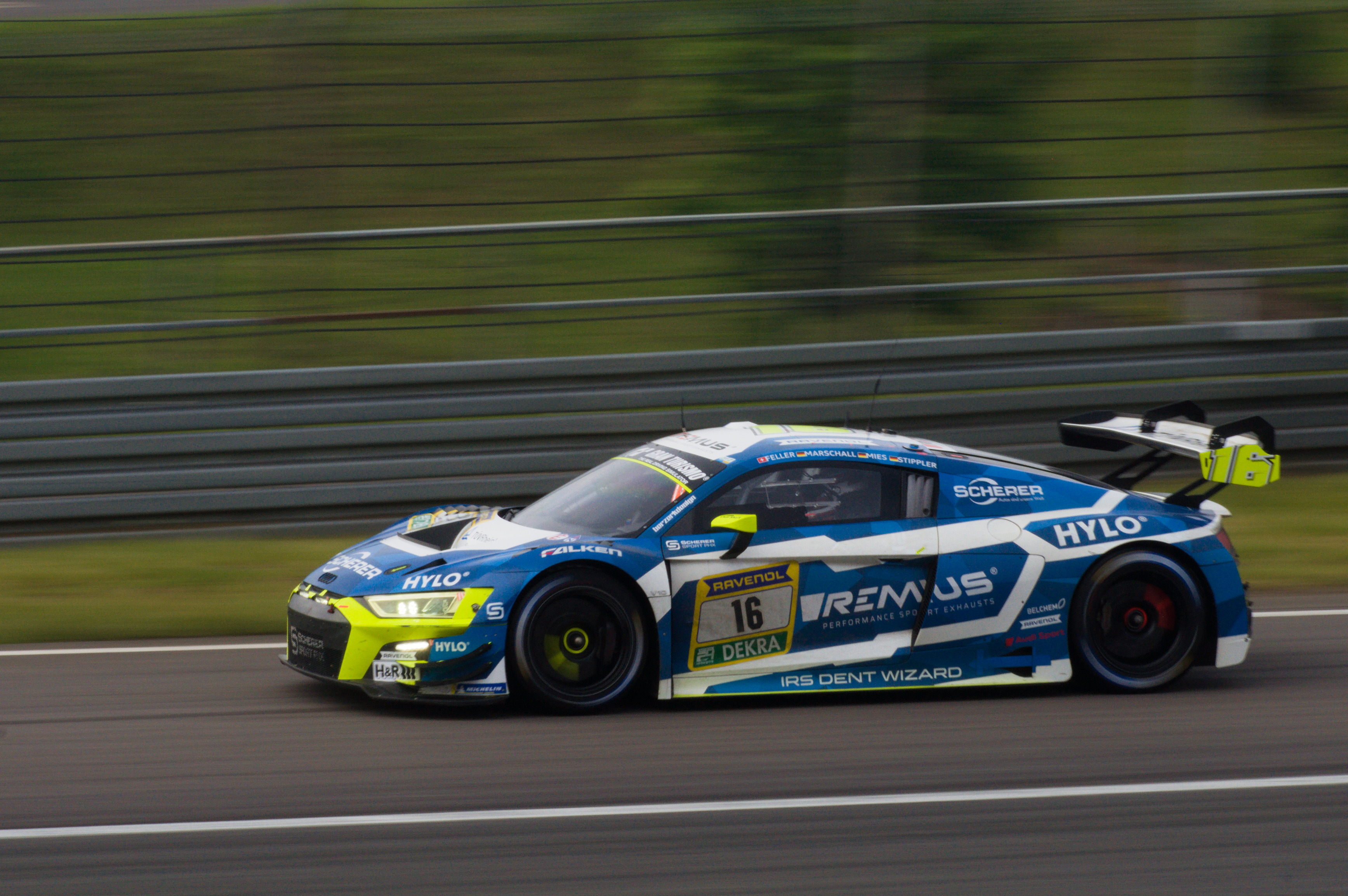 AUdi R8 auf der Mainstraight